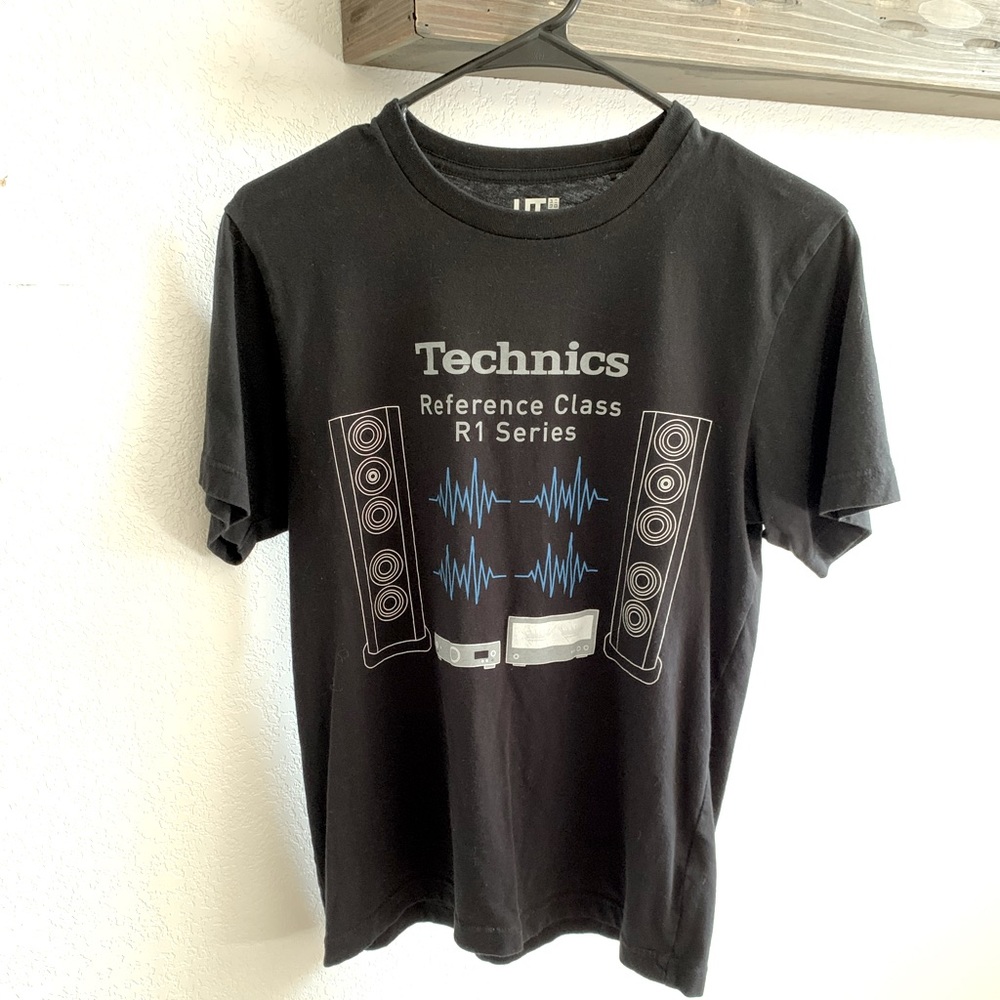UNIQLO Technics black shirt